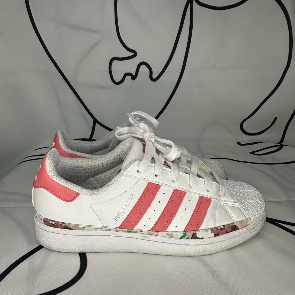 Adidas Kids Sneakers White with Pink Stripes limited edition print. 6.5 Big Kids